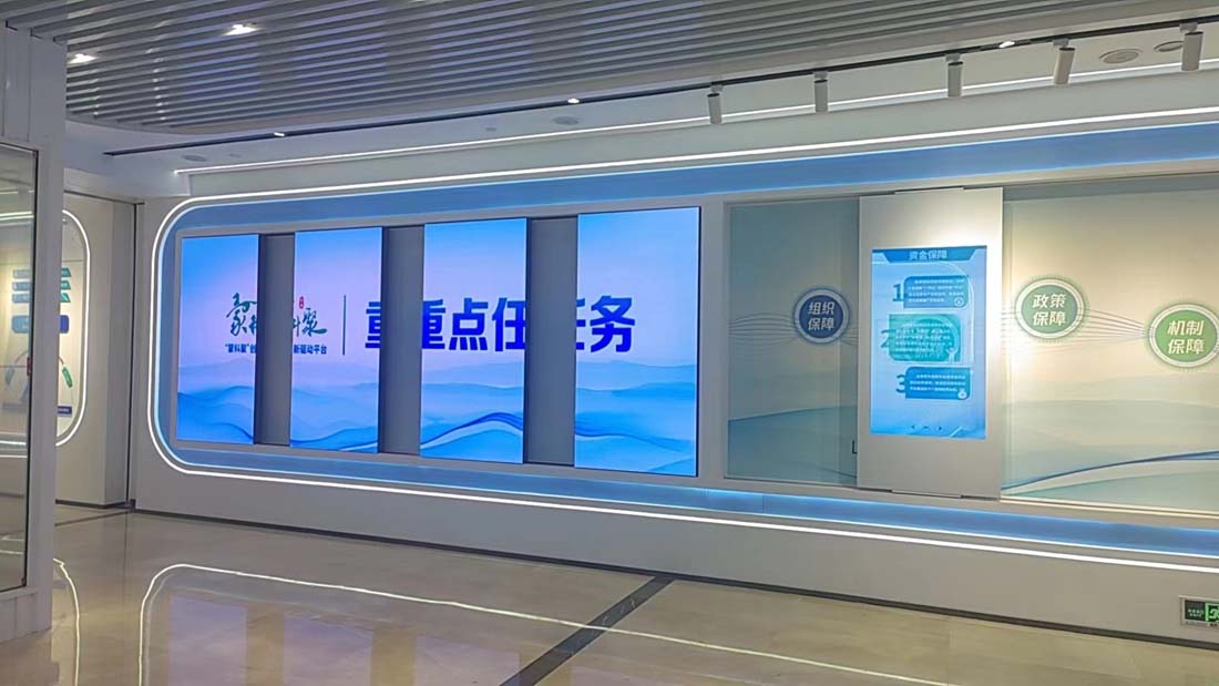 呼和浩特某科技展廳采用1.53開合屏+滑軌屏方案，共計(jì)25平方-2.jpg
